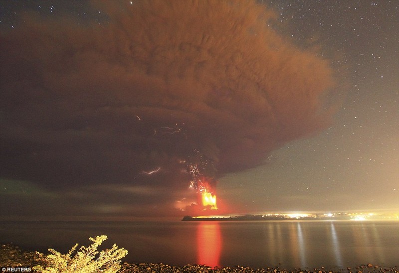 Chile: Nui lua thuc giac, xa khoi mu mit-Hinh-5